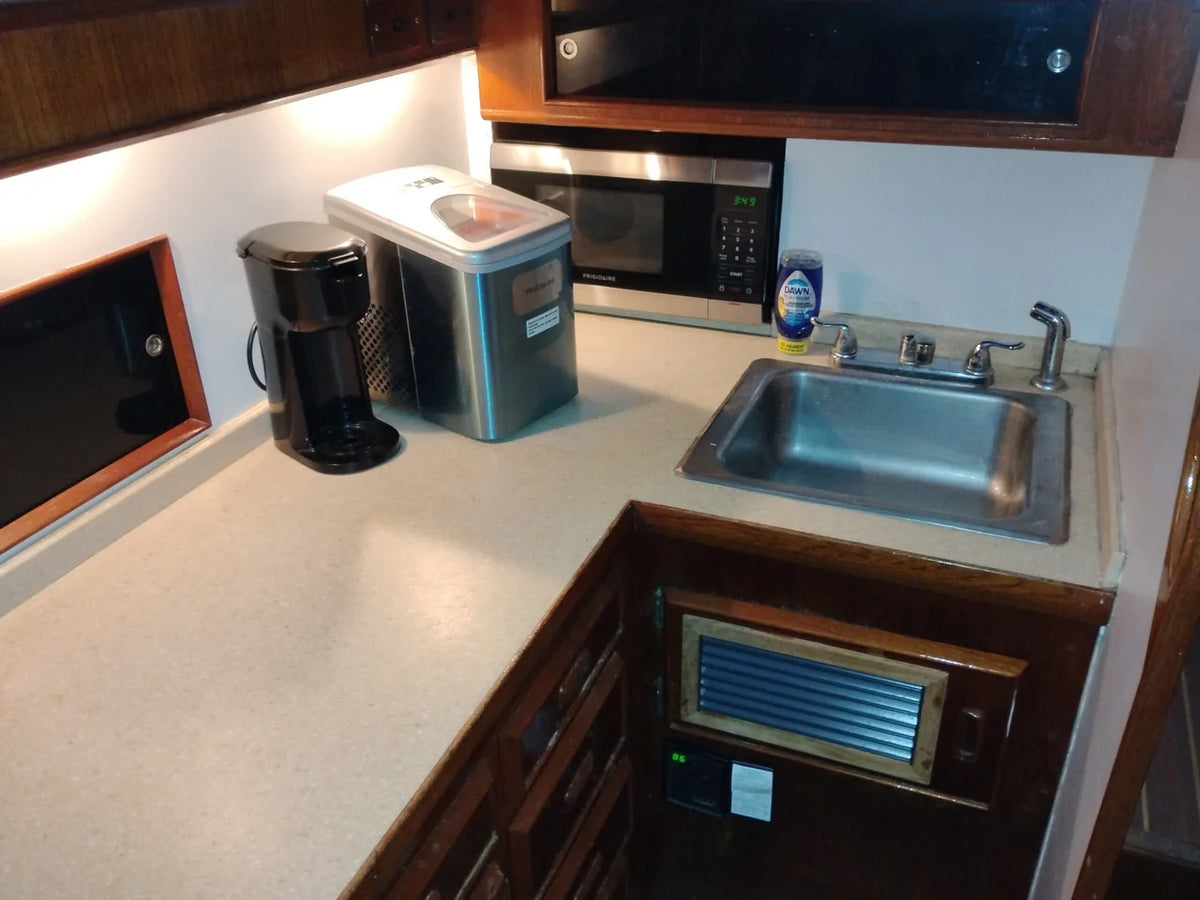 1985 Bertram 46 46.0 feet, Stuart, Florida #13