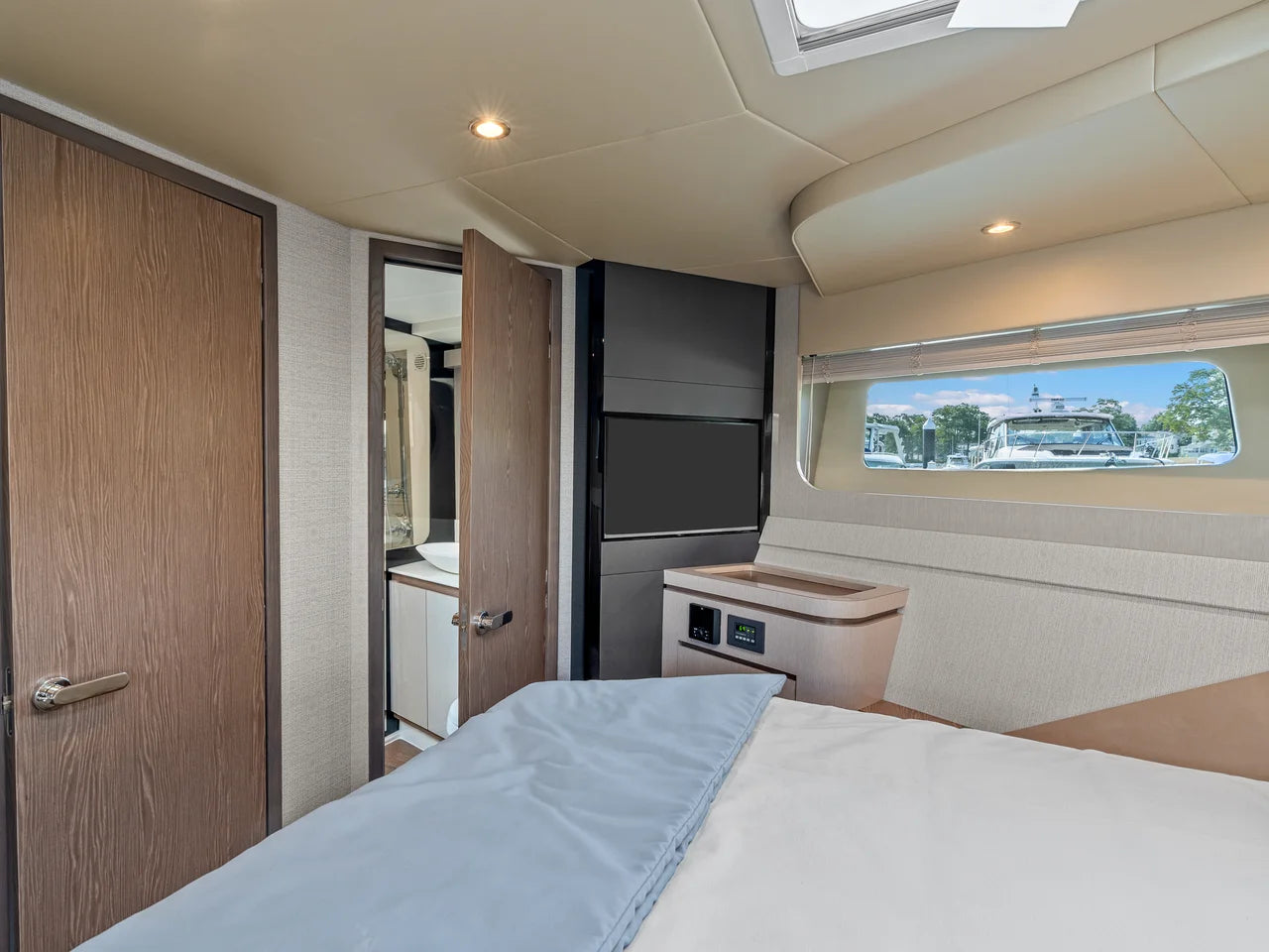 2027 Cruisers Yachts 50 FLY 50.0 feet, Quincy, MA #32
