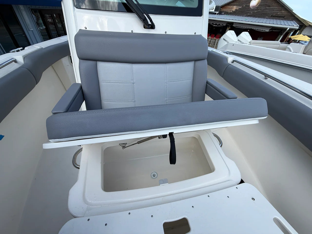 2027 Boston Whaler 250 Outrage 25.0 feet, Sarasota, FL #13