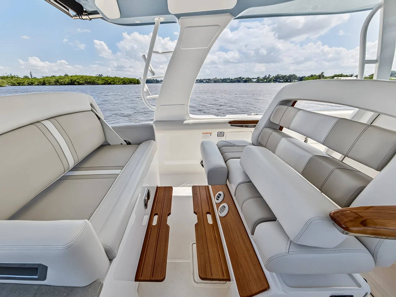 2025 Boston Whaler 350 REALM 35.0 feet, Stuart, Florida #84
