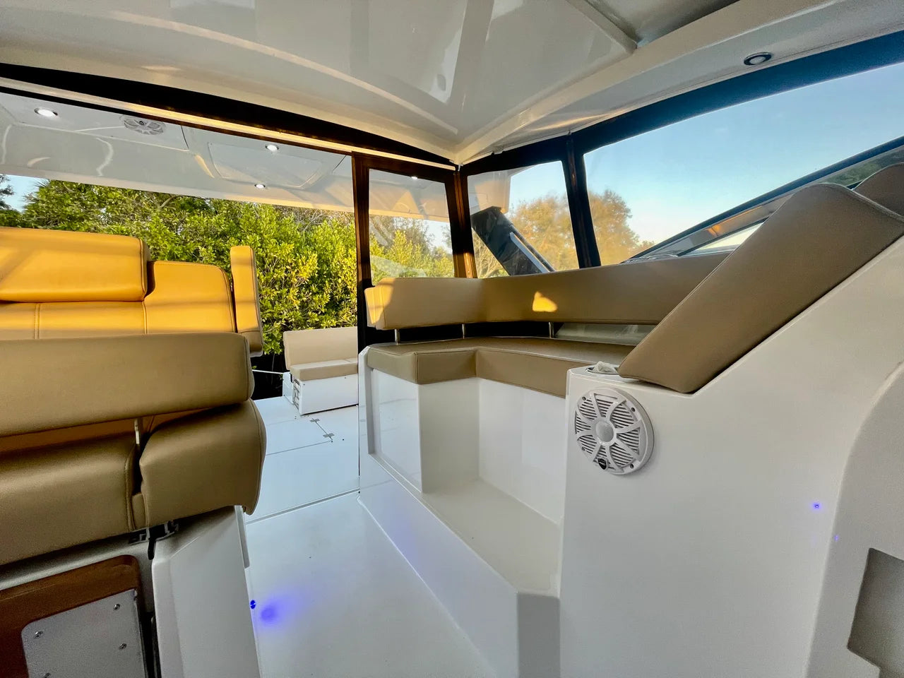 2016 Cruisers Yachts 390 EXPRESS COUPE 39.0 feet, Stuart, FL #18