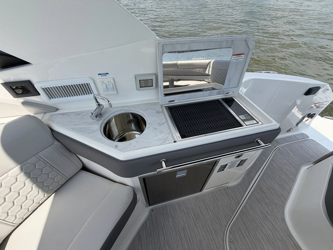 2026 Sea Ray Sundancer 320 Outboard 32.0 feet, Seabrook, TX #54