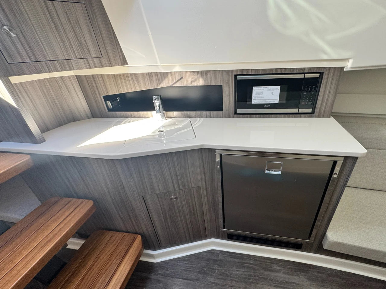 2026 Sea Ray Sundancer 370 Outboard 37.0 feet, Huntington, NY #23
