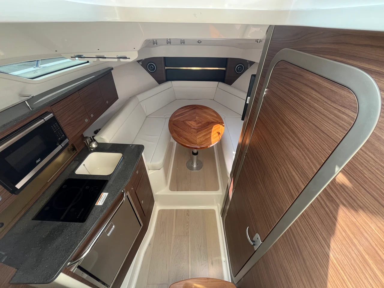 2025 Boston Whaler 325 CONQUEST 32.0 feet, Westbrook, CT #24