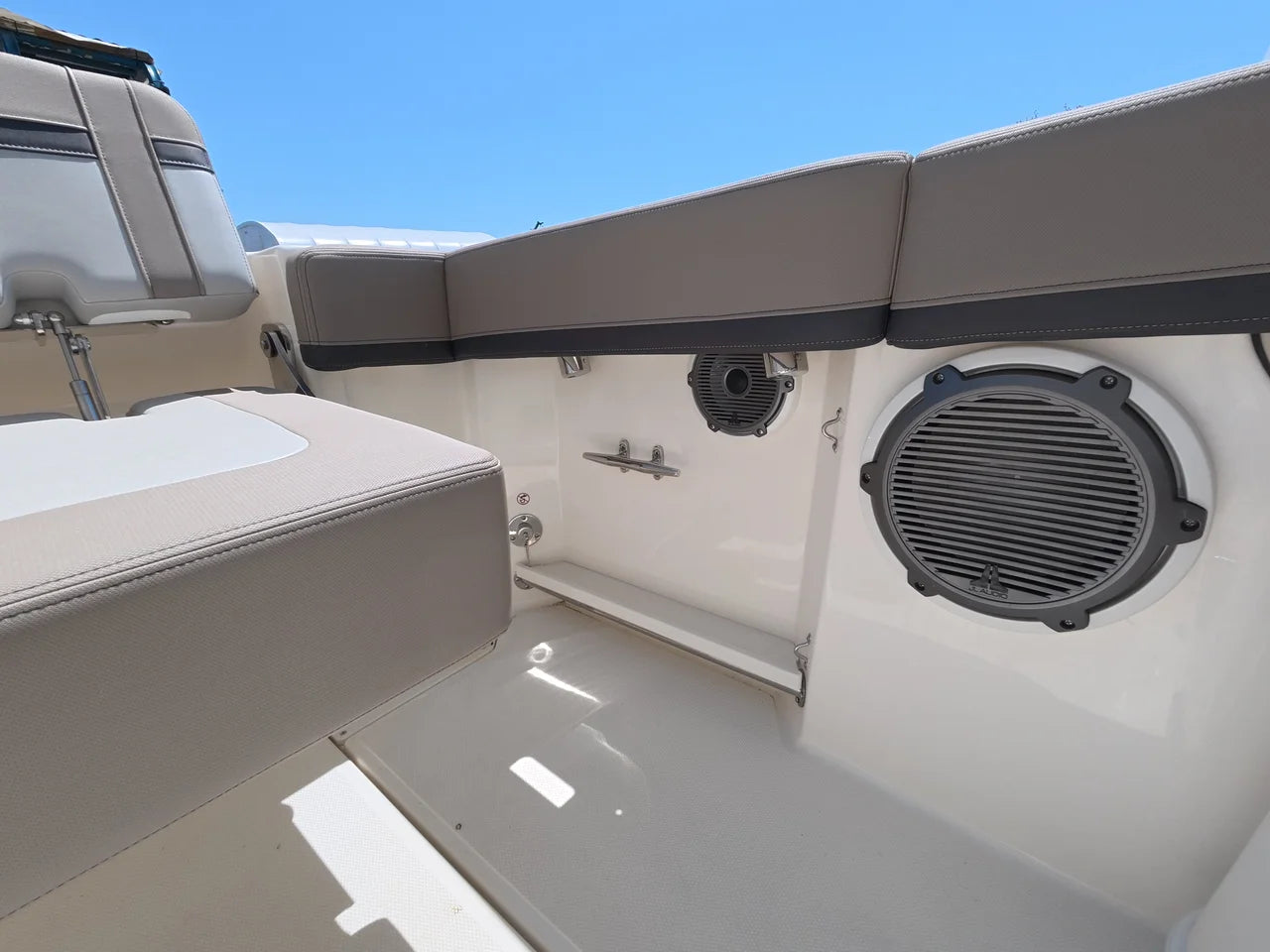2026 Boston Whaler 240 Vantage 24.0 feet, Norwalk, Connecticut #9