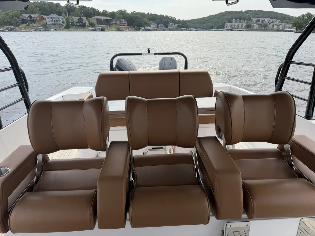 2027 Cruisers Yachts 38 VTR 38.0 feet, Lake Ozark, MO #16