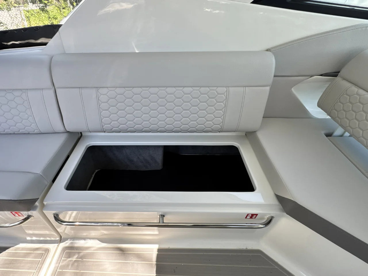 2026 Sea Ray Sundancer 320 Outboard 32.0 feet, Huntington, NY #17