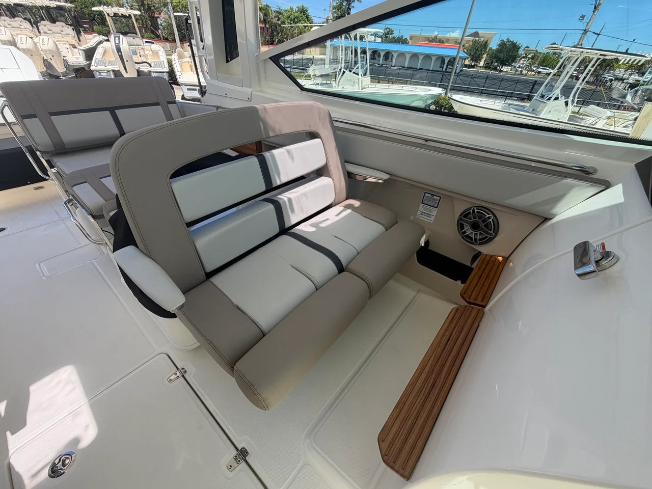 2027 Boston Whaler 330 Vantage 33.0 feet, Stuart, Florida #27