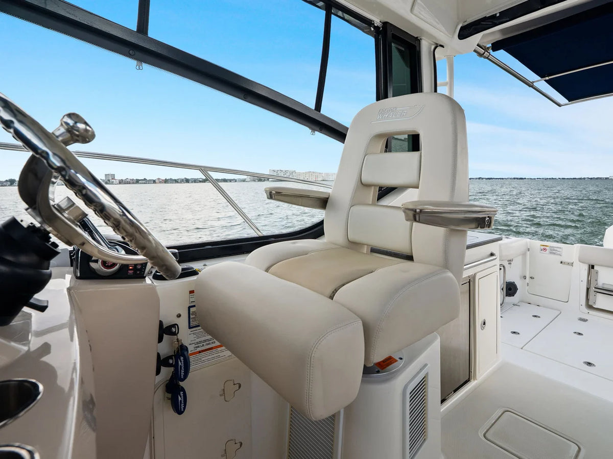 2023 Boston Whaler 325 CONQUEST 32.0 feet, St Petersburg, FL #52