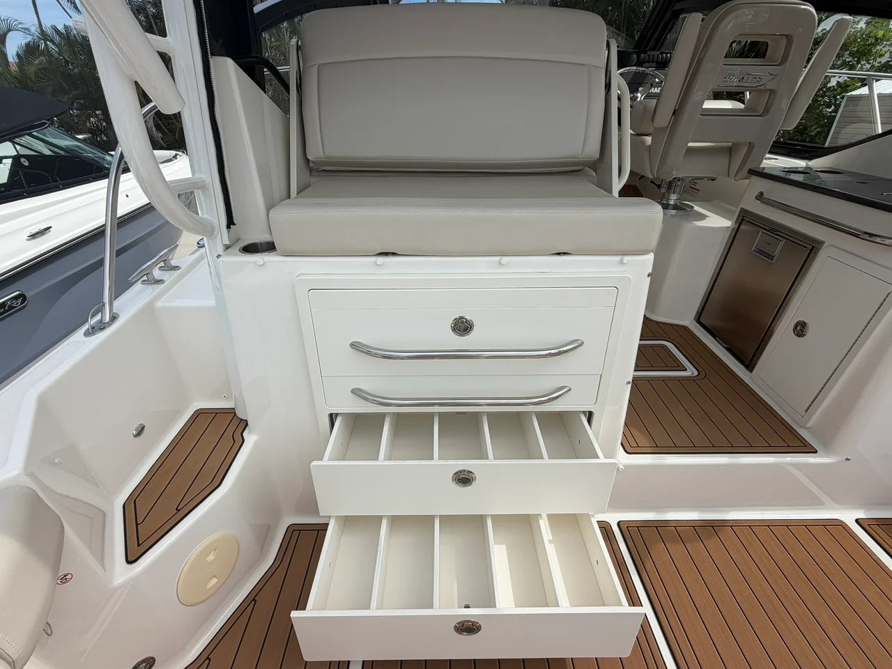 2023 Boston Whaler 325 CONQUEST 32.0 feet, Naples, FL #17