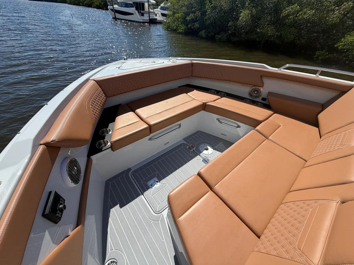 2024 Cruisers Yachts 34 GLS South Beach Outboard 34.0 feet, Clearwater, Florida #17