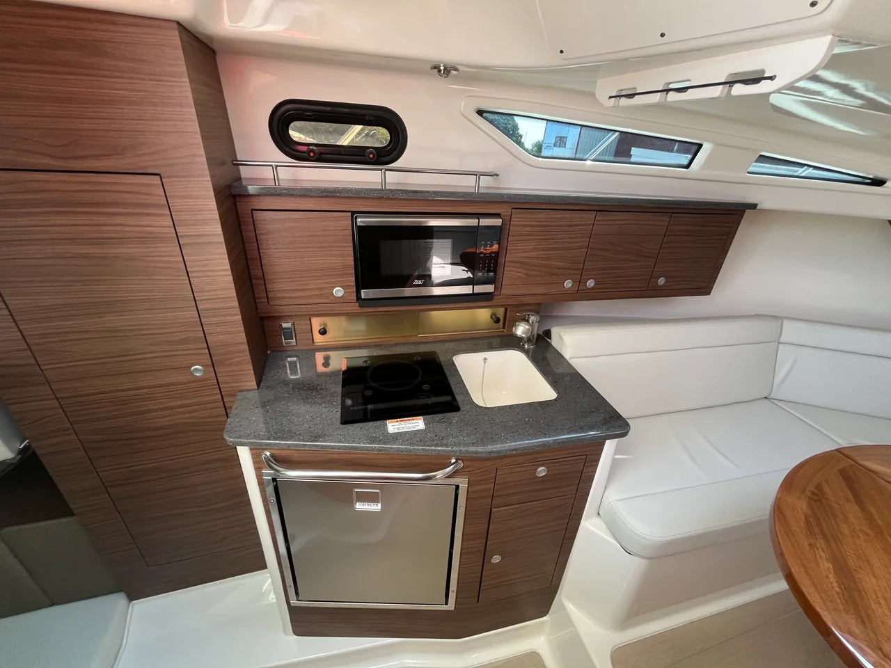 2025 Boston Whaler 325 CONQUEST 32.0 feet, Westbrook, CT #28