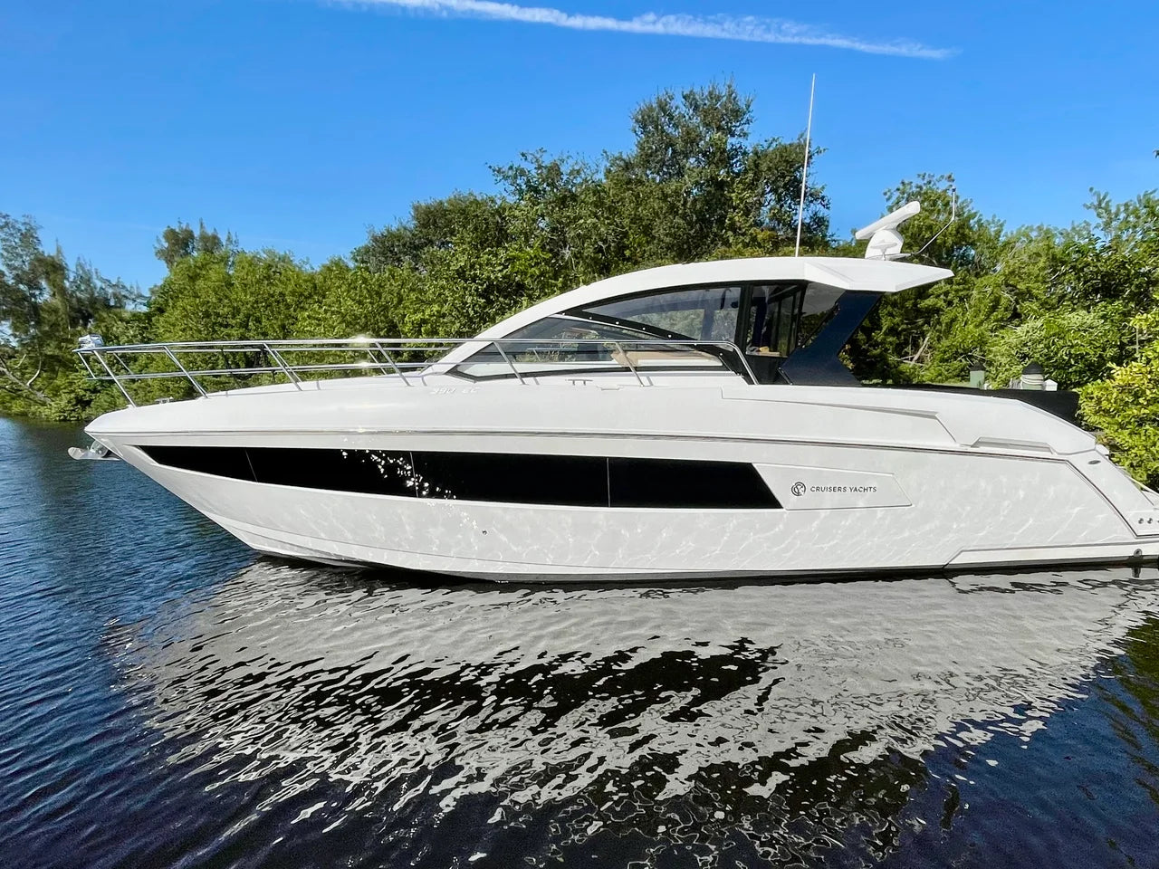 2016 Cruisers Yachts 390 EXPRESS COUPE 39.0 feet, Stuart, FL #46