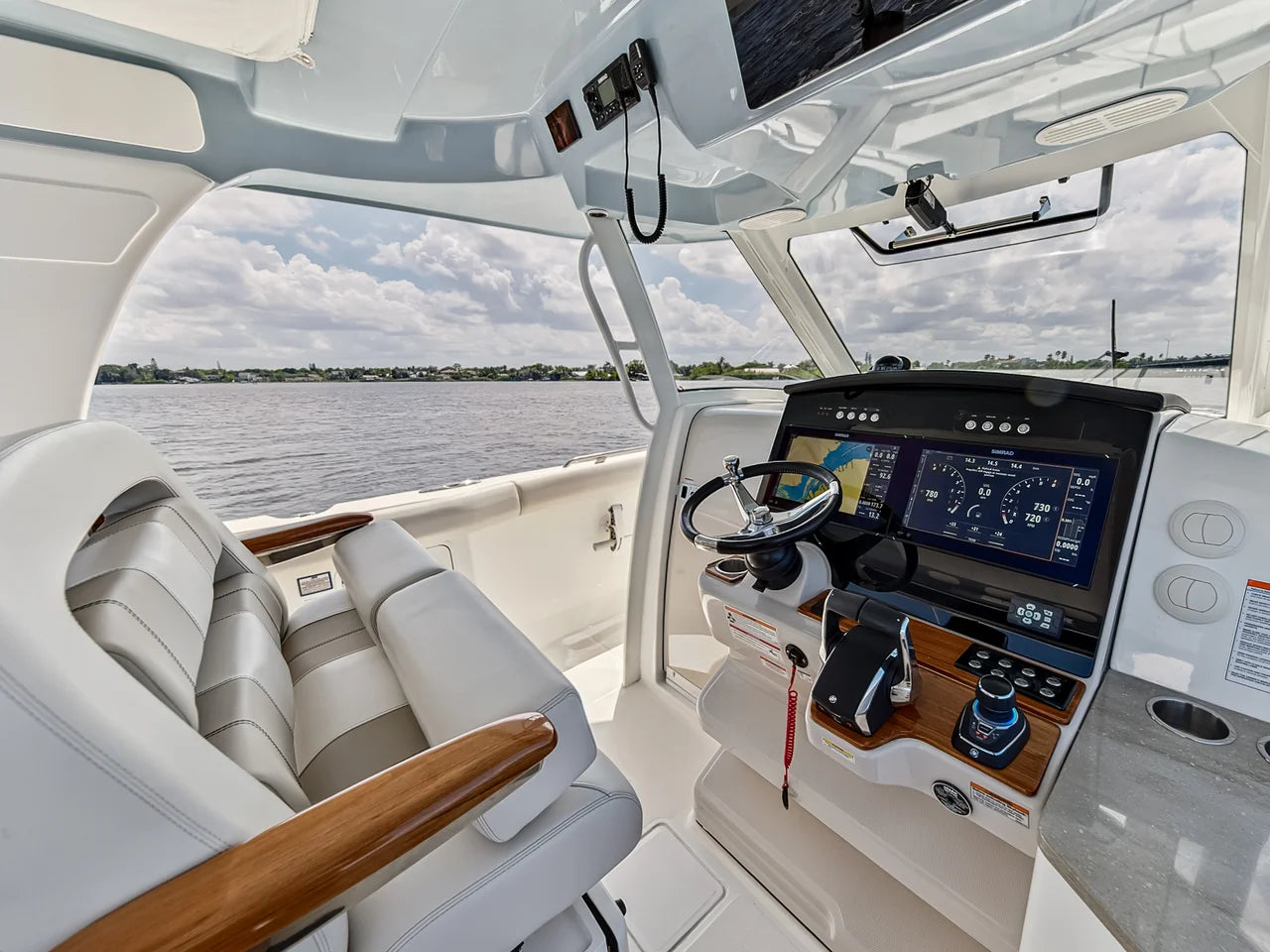 2025 Boston Whaler 350 REALM 35.0 feet, Stuart, Florida #74