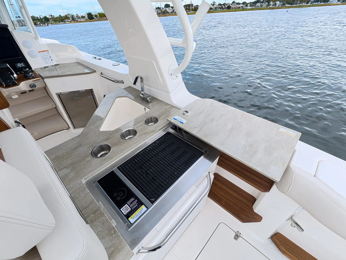2027 Boston Whaler 350 Realm 35.0 feet, Norwalk, Connecticut #15
