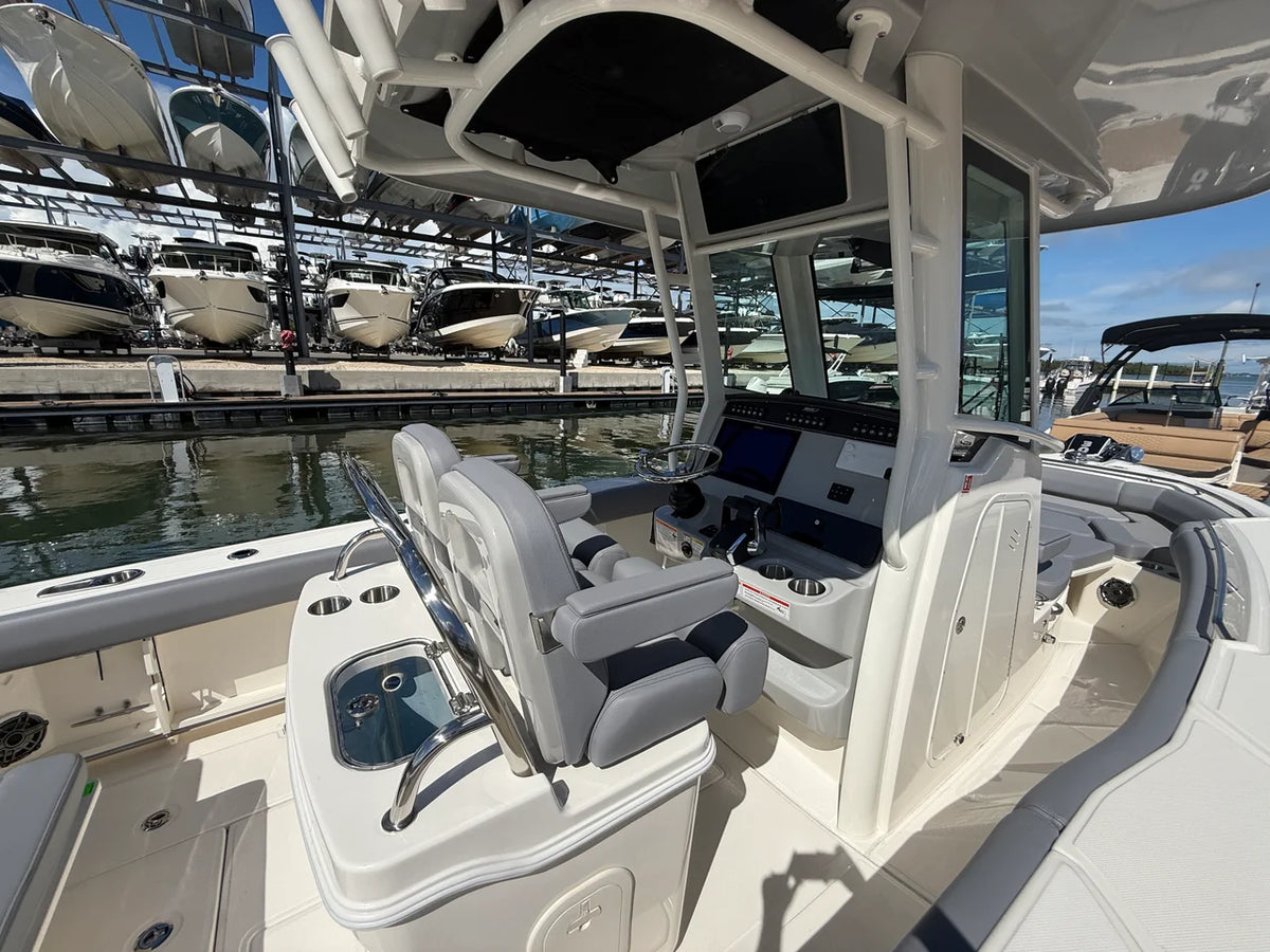 2027 Boston Whaler 250 Outrage 25.0 feet, Sarasota, FL #31