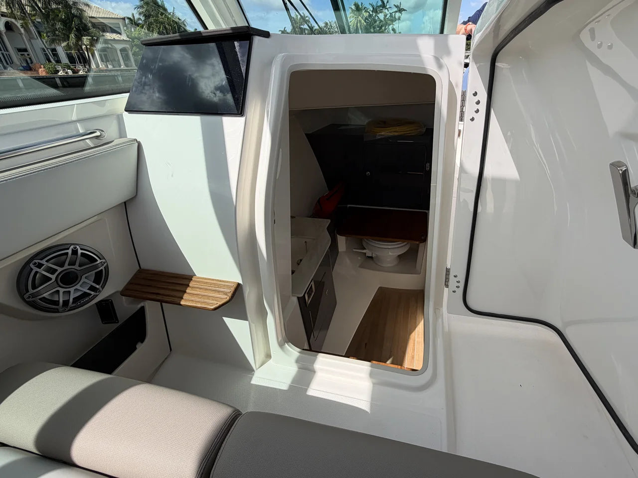2027 Boston Whaler 330 Vantage 33.0 feet, Pompano Beach, Florida #48