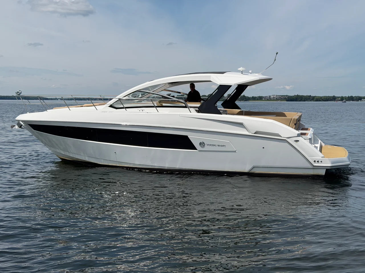 2015 Cruisers Yachts 390 EXPRESS COUPE 39.0 feet, Excelsior, Minnesota #3