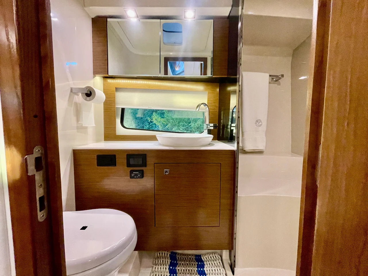 2016 Cruisers Yachts 390 EXPRESS COUPE 39.0 feet, Stuart, FL #35