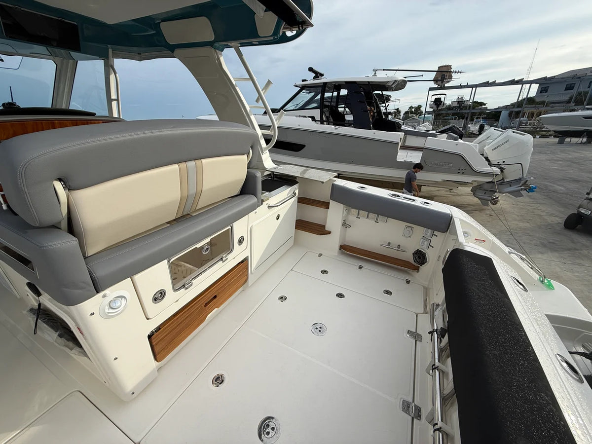 2027 Boston Whaler 350 Realm 35.0 feet, Sarasota, FL #32
