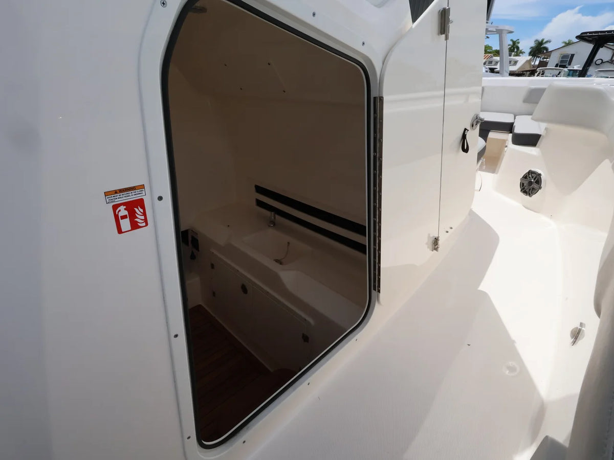 2026 Boston Whaler 330 Outrage 33.0 feet, Naples, Florida #31