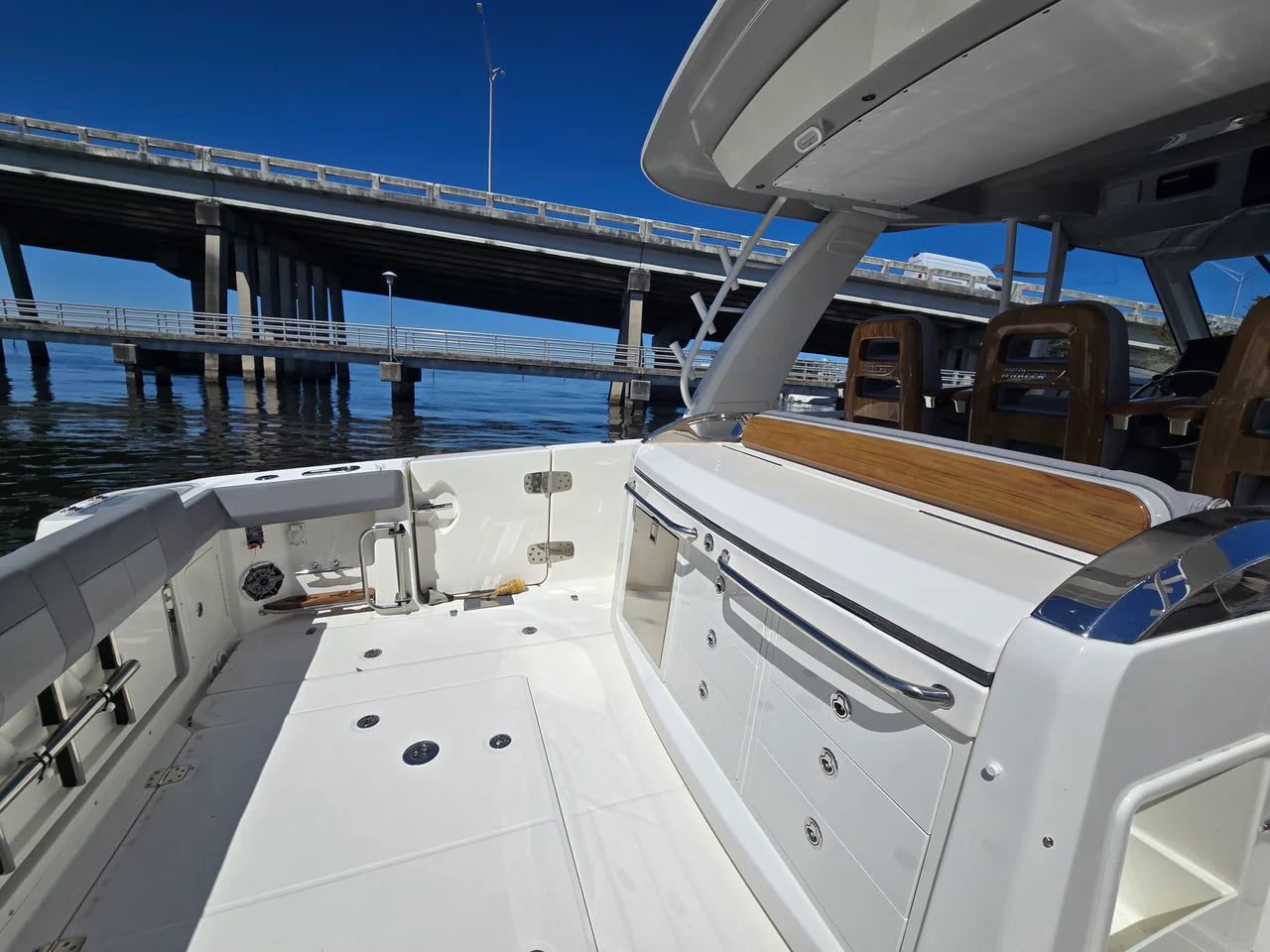 2023 Boston Whaler 420 OUTRAGE 42.0 feet, Stuart, Florida #16
