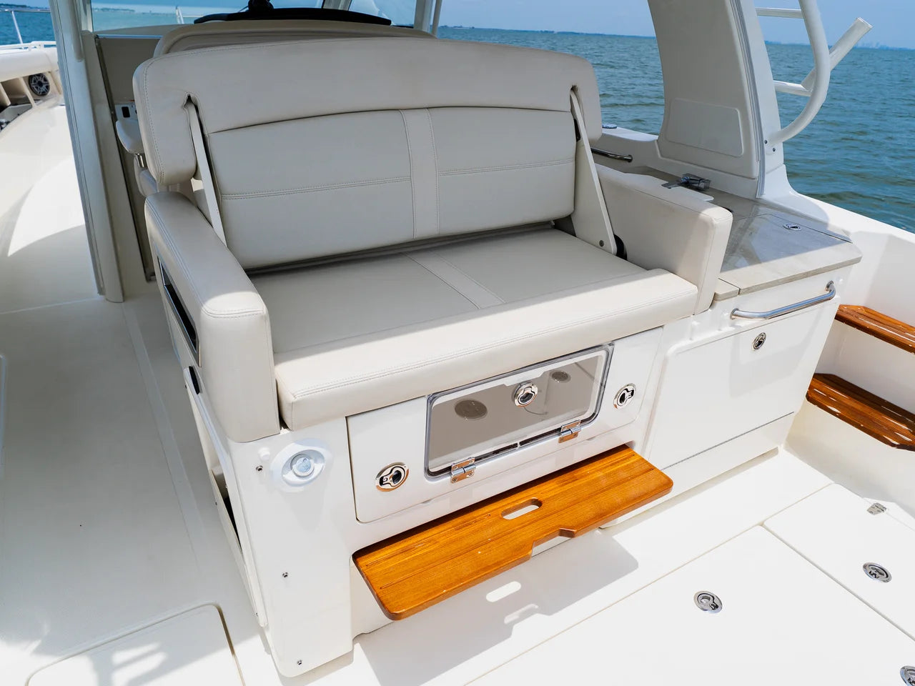 2023 Boston Whaler 350 Realm 35.0 feet, Clearwater, Florida #76