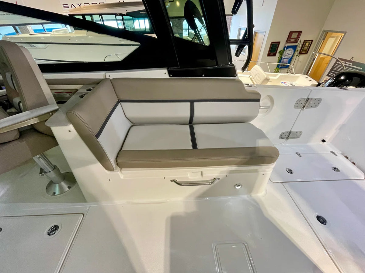 2026 Boston Whaler 330 Vantage 33.0 feet, Danvers, Massachusetts #9