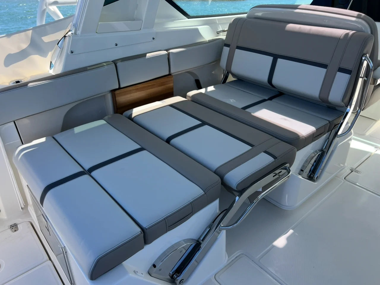 2026 Boston Whaler 330 Vantage 33.0 feet, Wrightsville Beach, North Carolina #14
