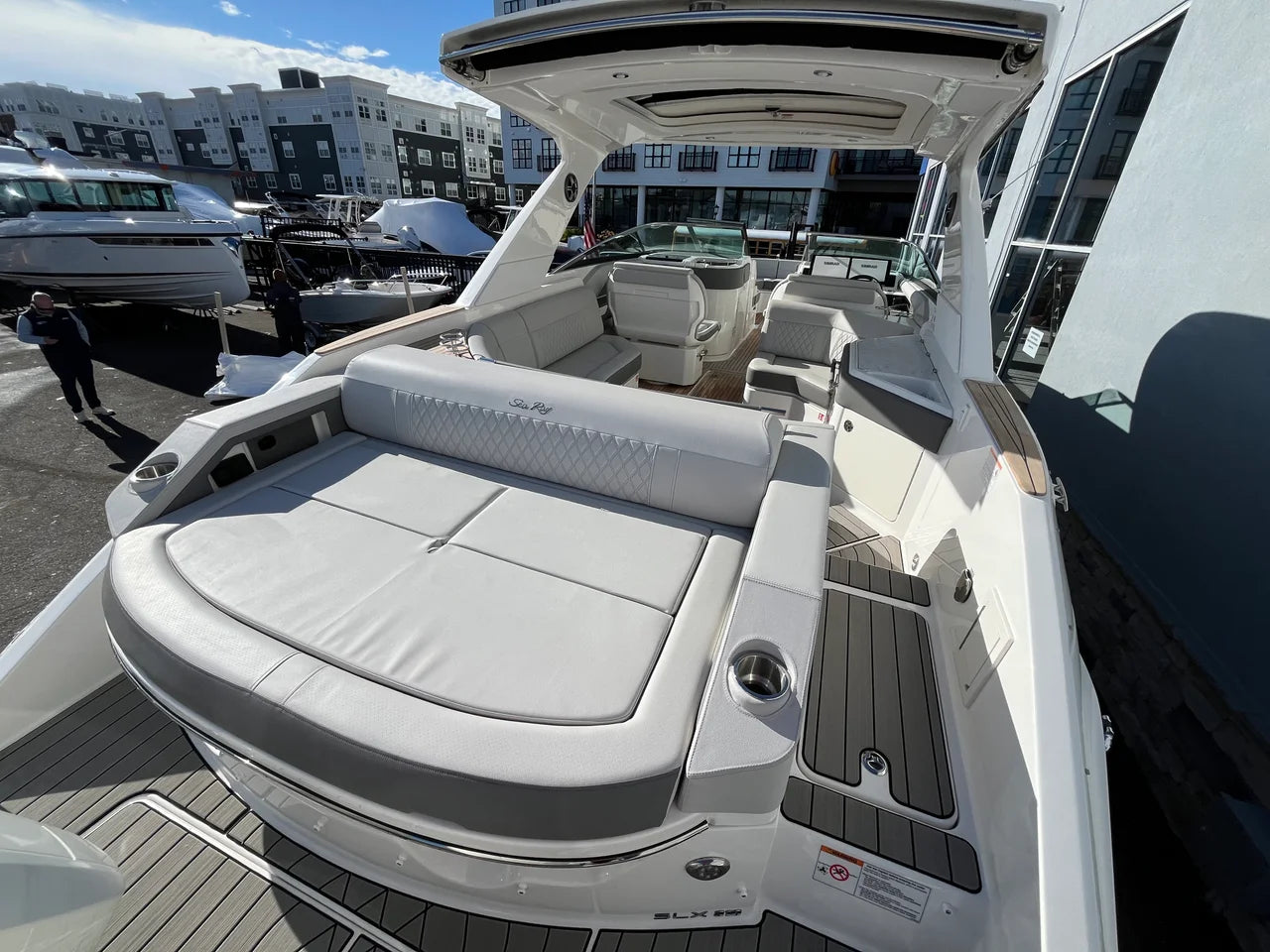 2026 Sea Ray SLX 310 Outboard 31.0 feet, Norwalk, Connecticut #12
