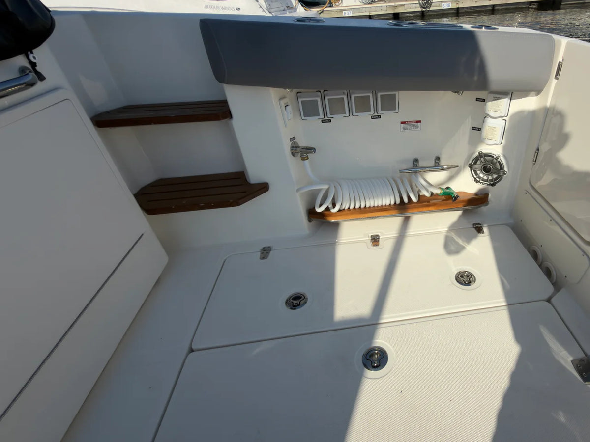 2025 Boston Whaler 350 REALM 35.0 feet, Greenwich, CT #26
