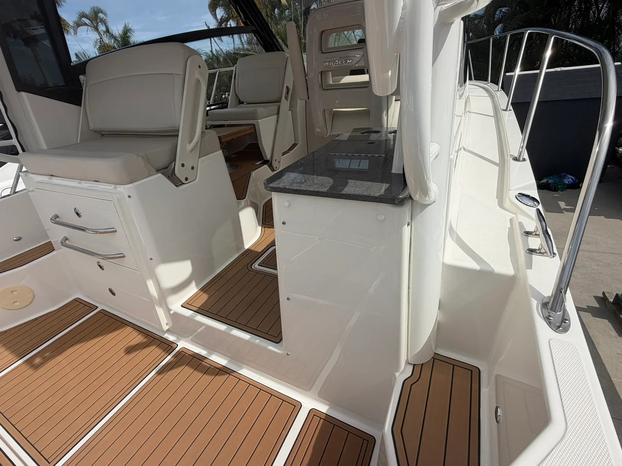 2023 Boston Whaler 325 CONQUEST 32.0 feet, Naples, FL #25