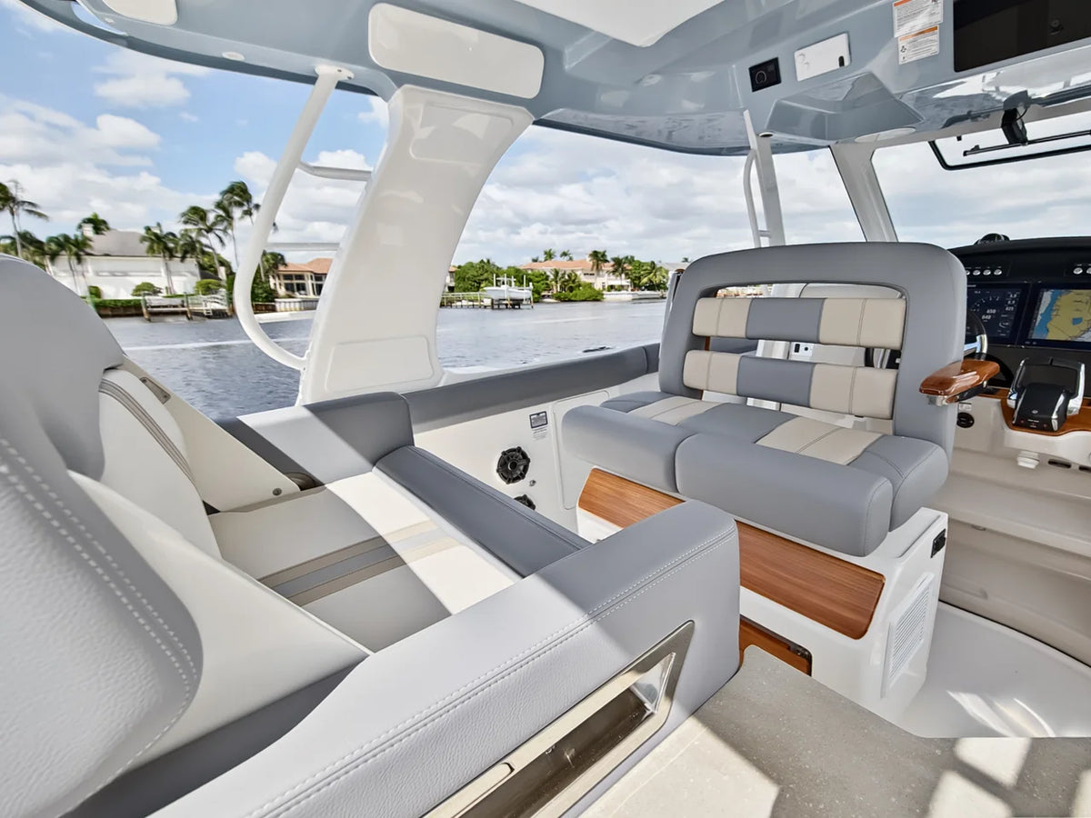 2025 Boston Whaler 350 REALM 35.0 feet, Stuart, Florida #67