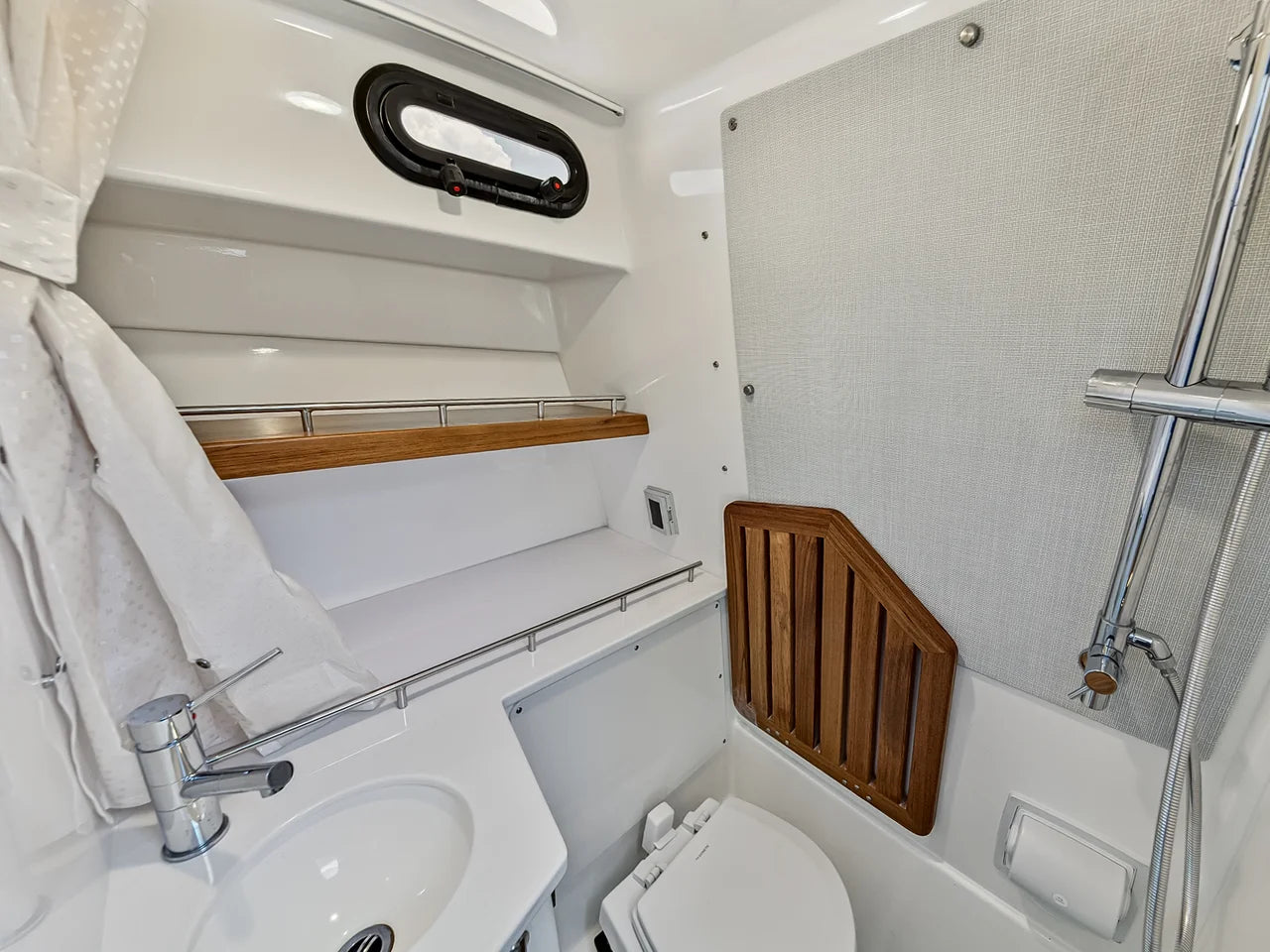 2025 Boston Whaler 350 REALM 35.0 feet, Stuart, Florida #33