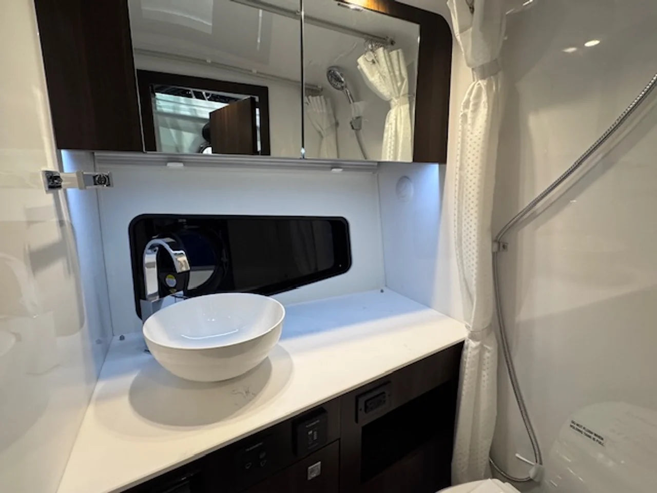 2026 Cruisers Yachts 34 GLS Outboard 34.0 feet, Lake Ozark, MO #21