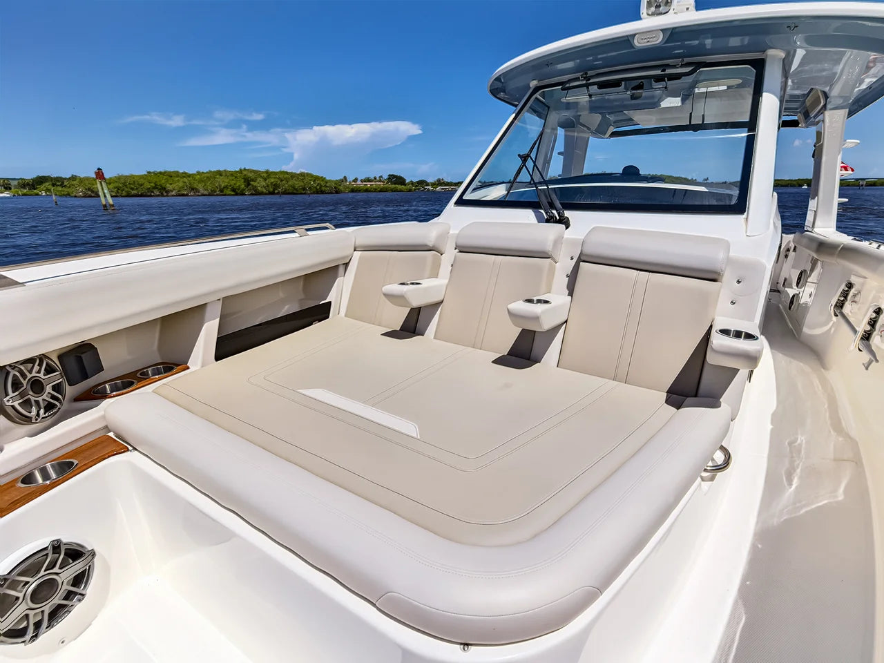 2025 Boston Whaler 350 REALM 35.0 feet, Stuart, Florida #44