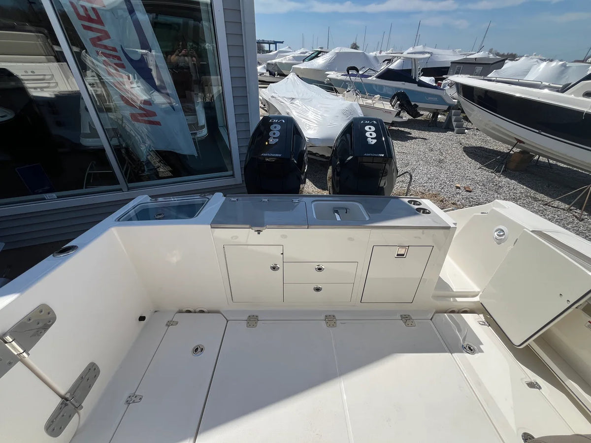 2026 Boston Whaler 330 Vantage 33.0 feet, Westbrook, Connecticut #8