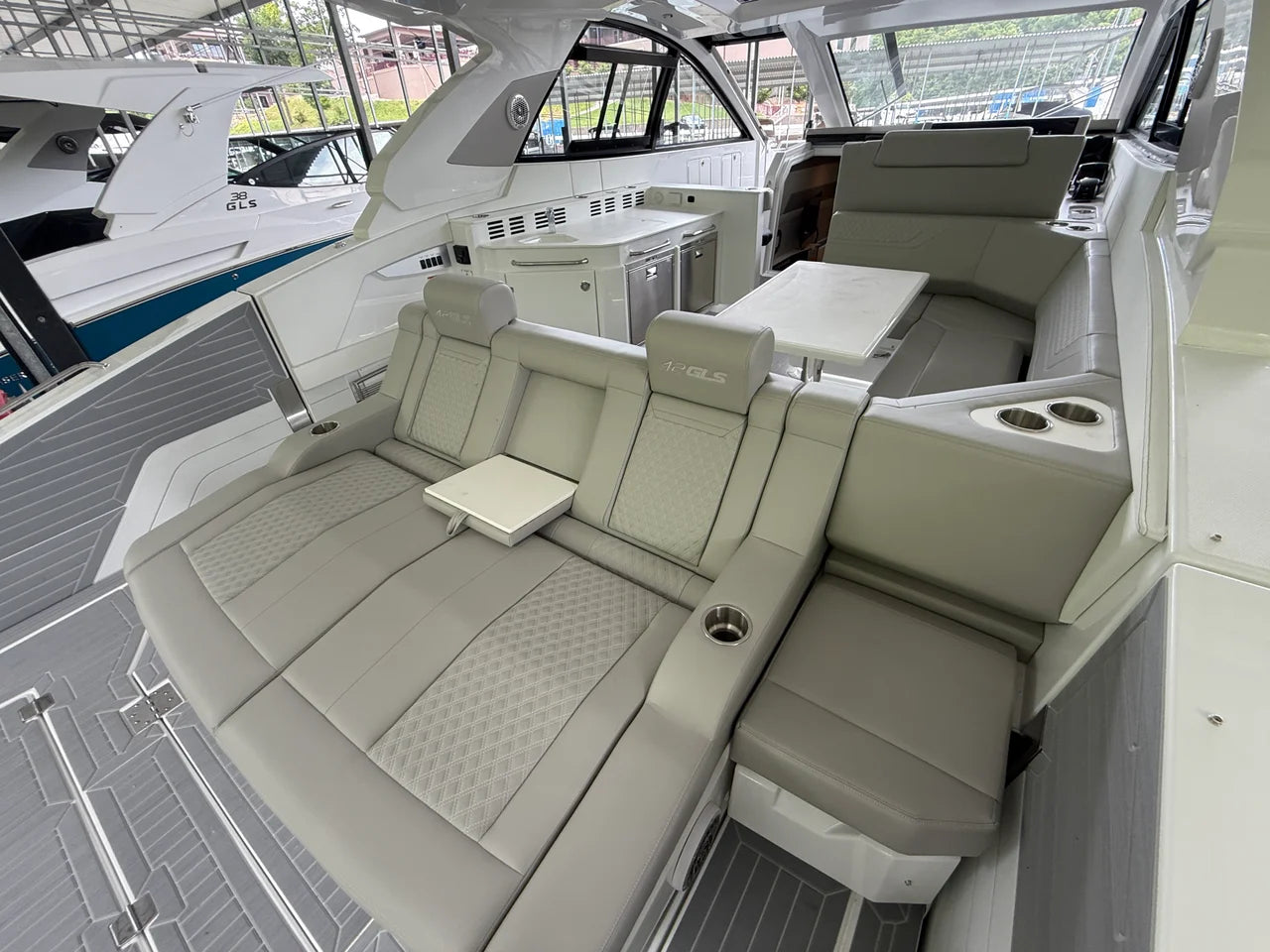 2027 Cruisers Yachts 42 GLS Outboard 42.0 feet, Lake Ozark, Missouri #21