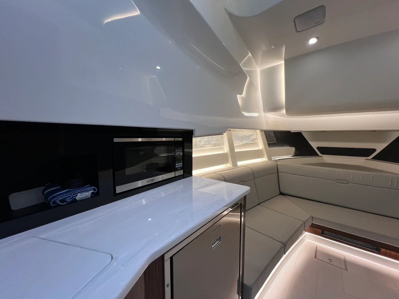 2023 Sea Ray 370 SUNDANCER OB 37.0 feet, Huntington, NY #43