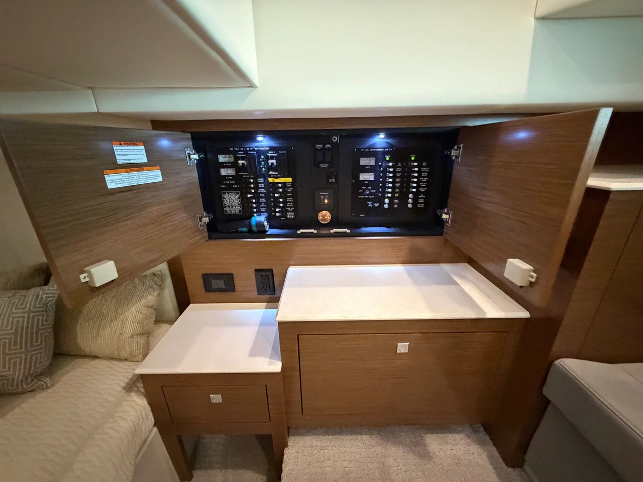 2015 Cruisers Yachts 390 EXPRESS COUPE 39.0 feet, Excelsior, Minnesota #25