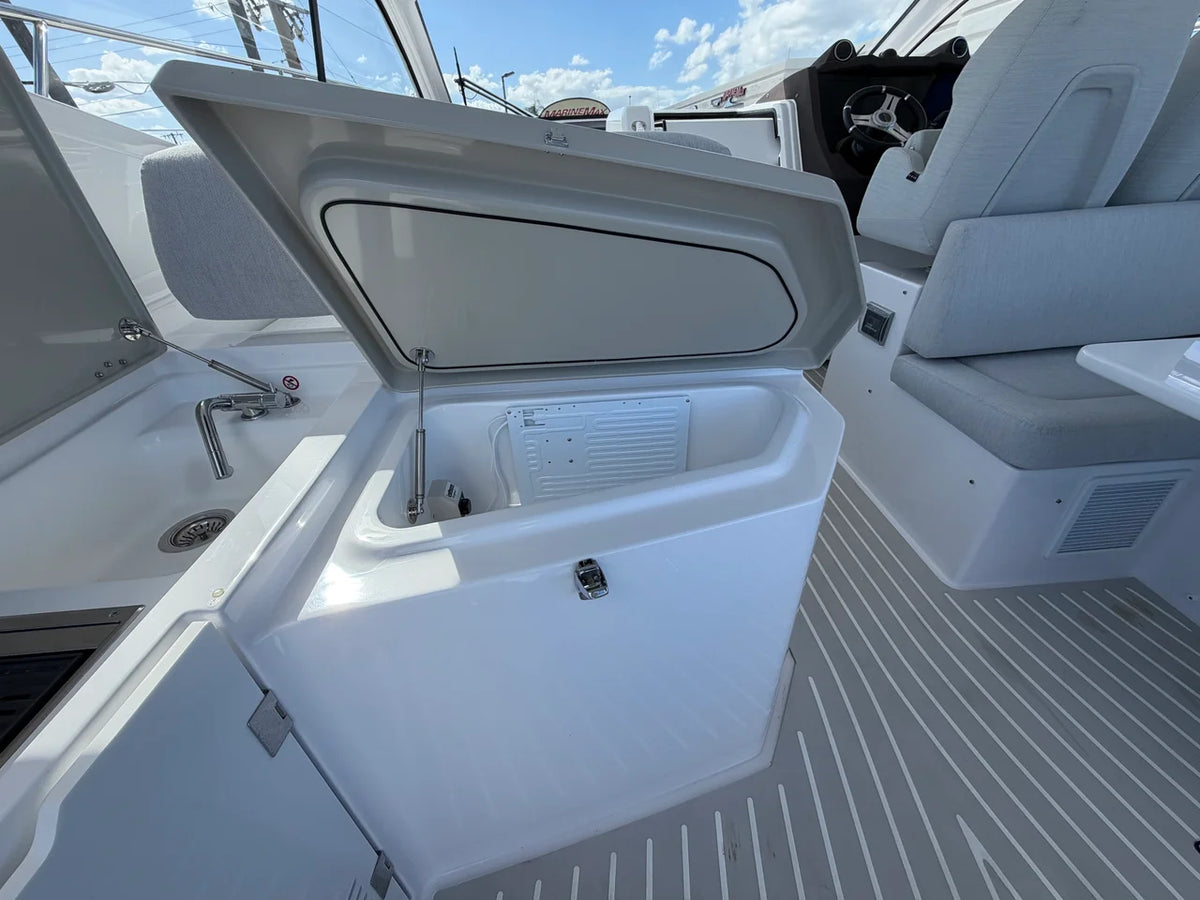 2027 Azimut A45 45.0 feet, Stuart, Florida #31