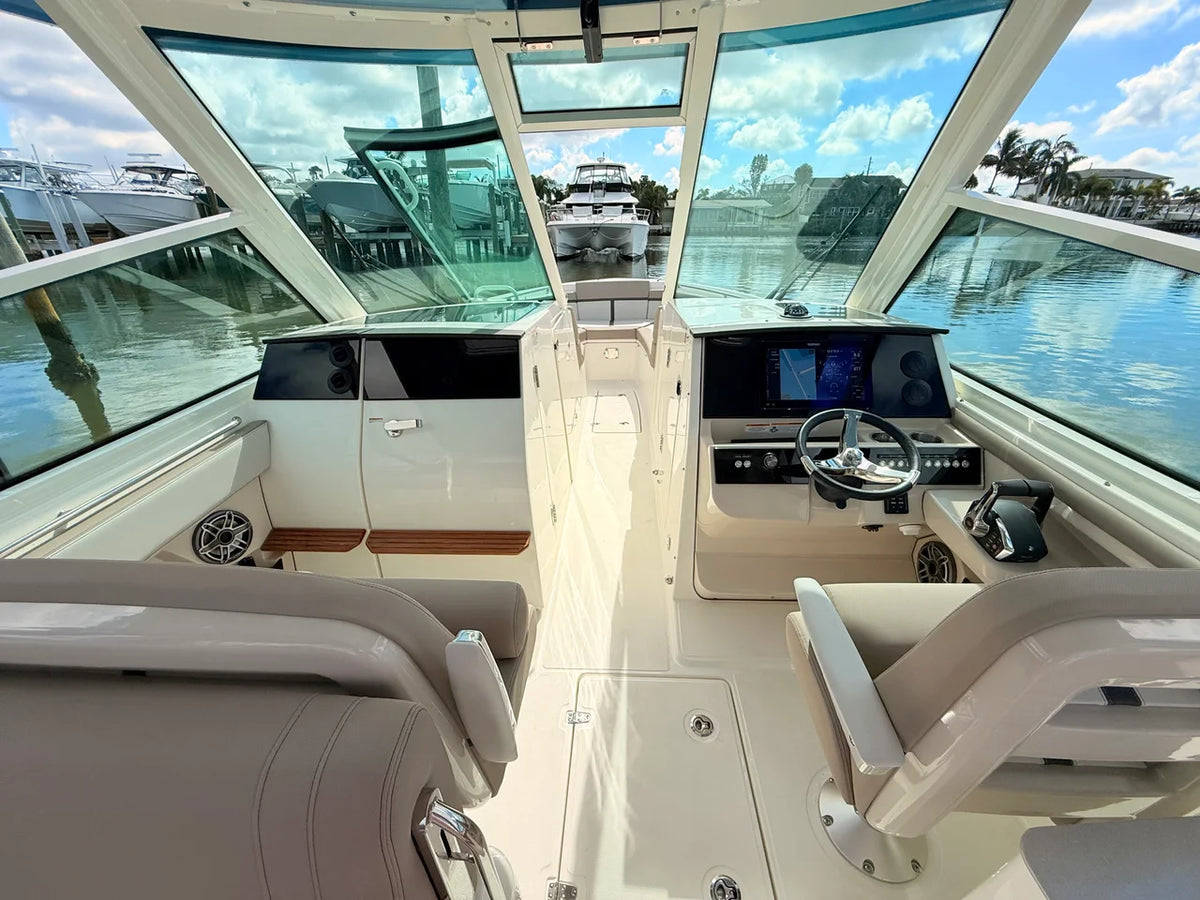 2027 Boston Whaler 330 Vantage 33.0 feet, St Petersburg, FL #49