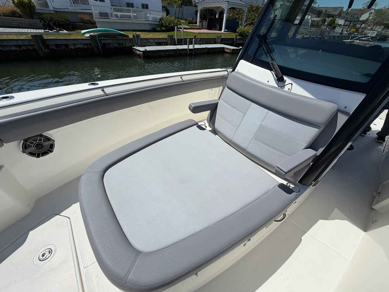 2024 Boston Whaler 330 OUTRAGE 33.0 feet, Huntington, NY #37