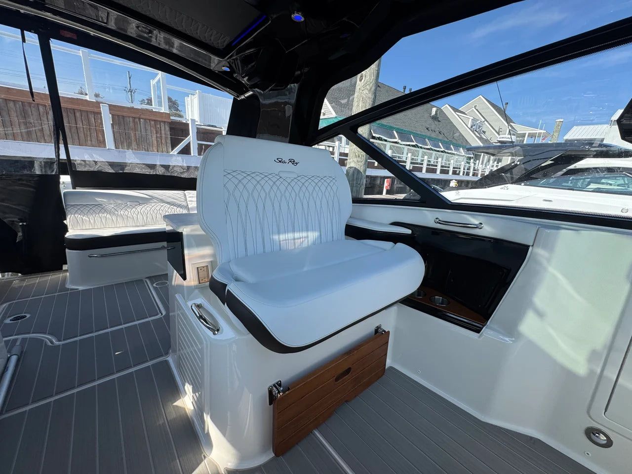 2025 Sea Ray 370 SUNDANCER OB 39.0 feet, Clearwater, Florida #21