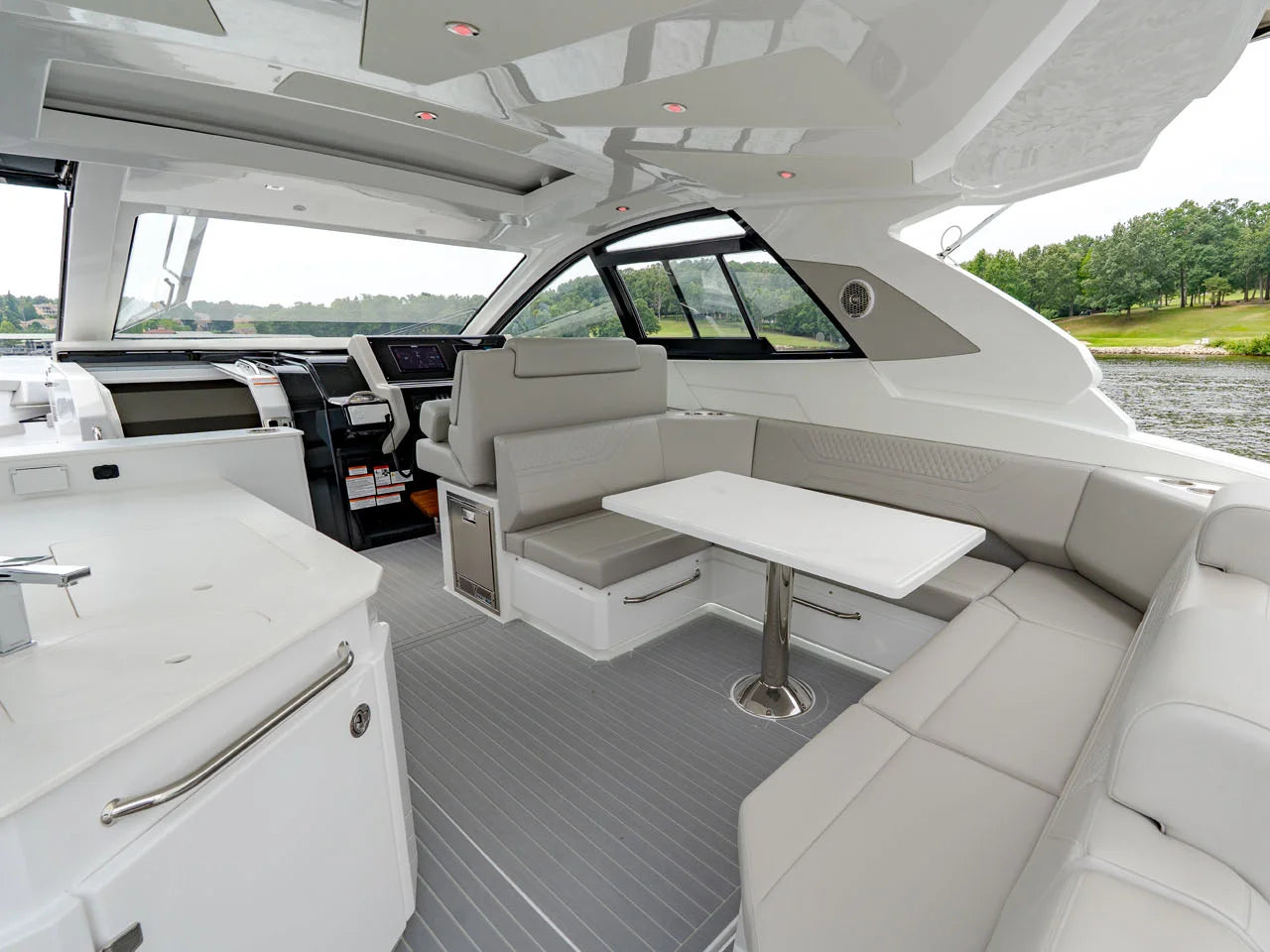 2027 Cruisers Yachts 42 GLS Outboard 42.0 feet, Lake Ozark, MO #18