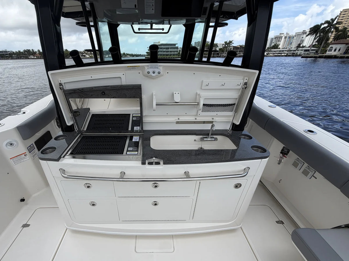 2027 Boston Whaler 380 Outrage 38.0 feet, Pompano Beach, Florida #26