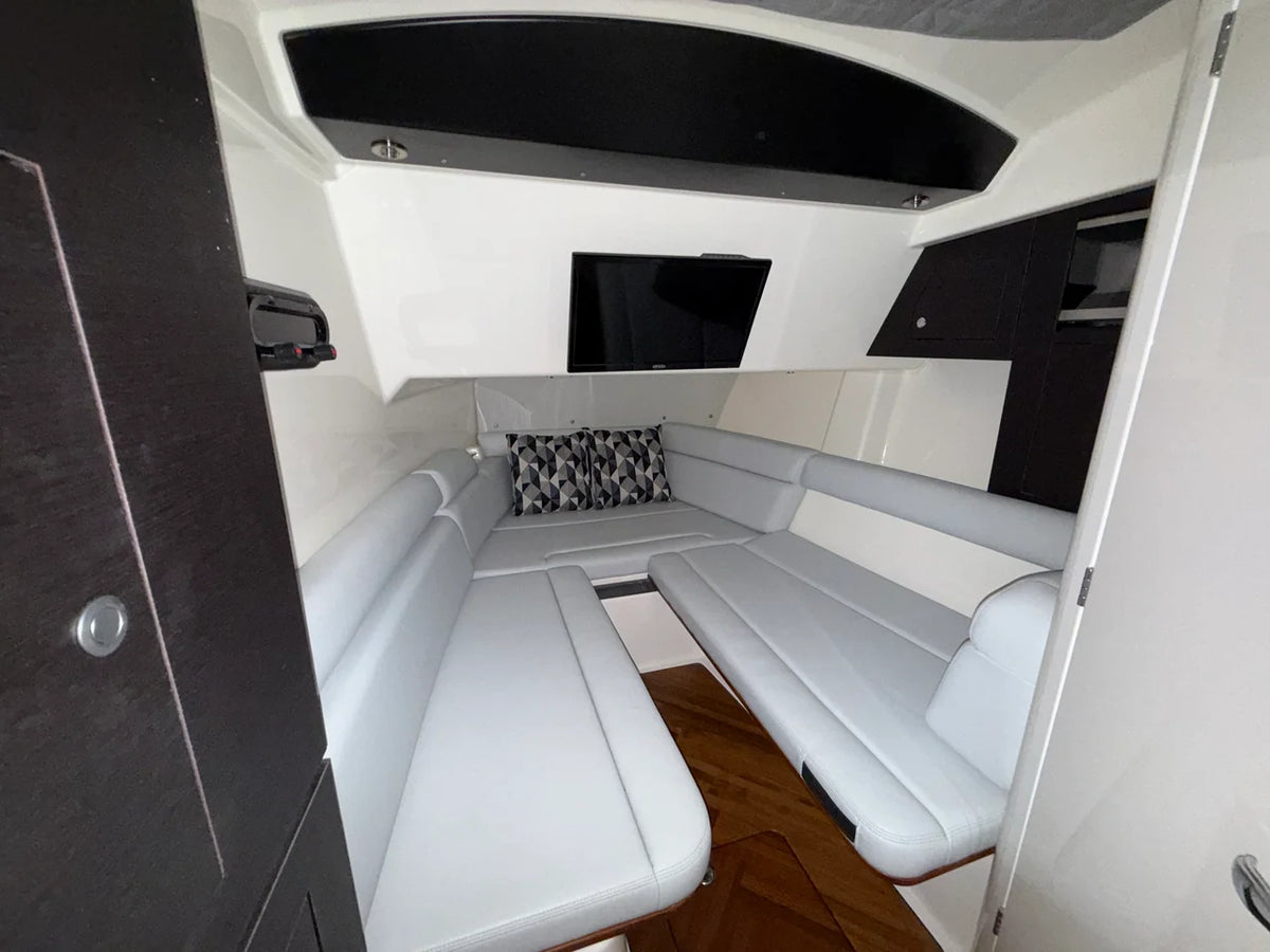 2025 Boston Whaler 350 REALM 35.0 feet, Fort Myers, FL #43