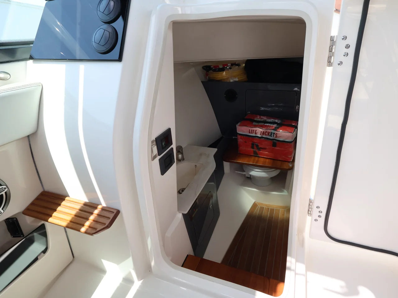 2026 Boston Whaler 330 Vantage 33.0 feet, Naples, Florida #27
