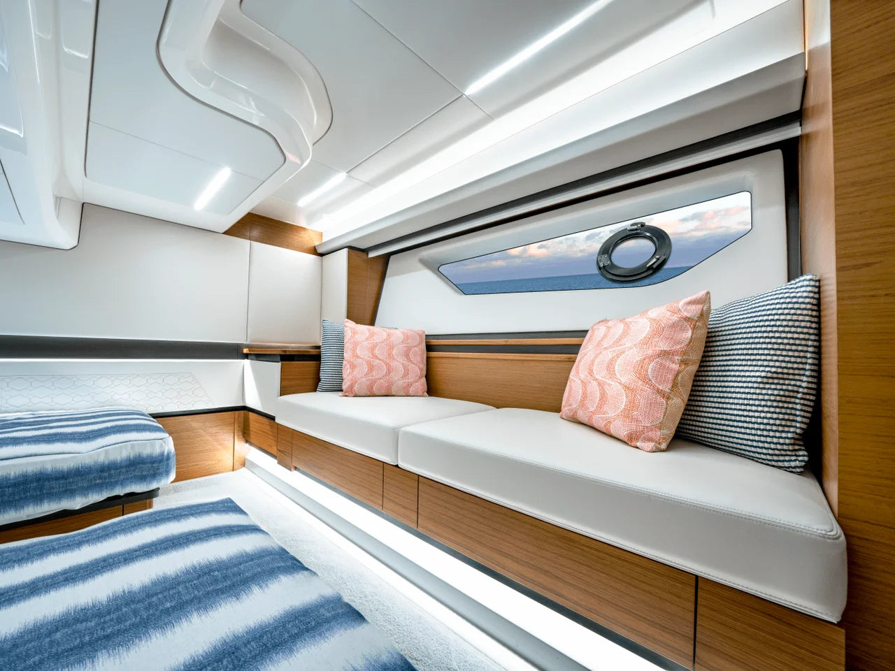 2025 Tiara Yachts LE 48 48.0 feet, Inuvik, Northwest Territories #28
