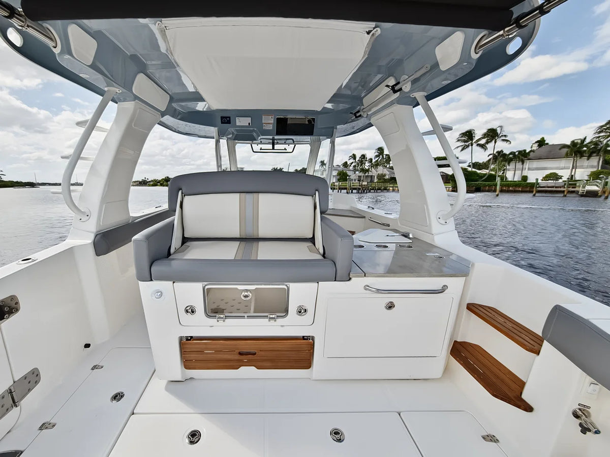 2025 Boston Whaler 350 REALM 35.0 feet, Stuart, Florida #54